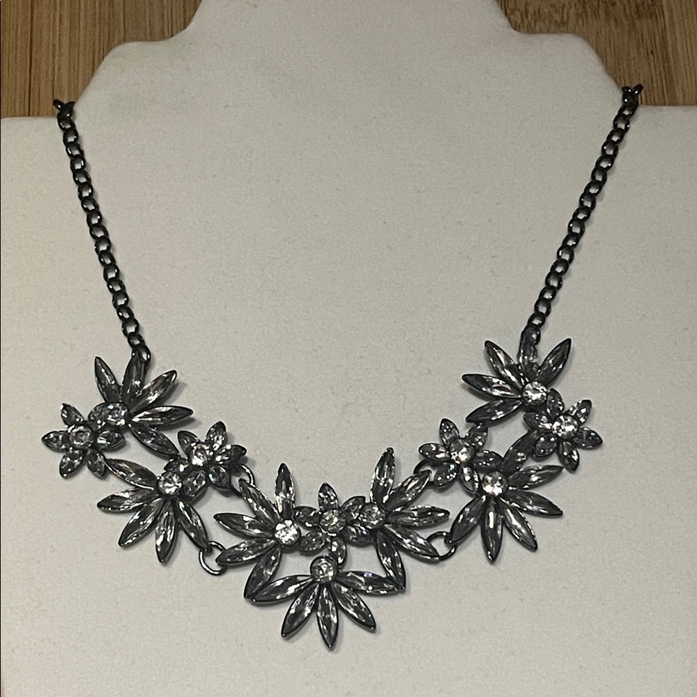 Elegant Floral Silver Necklace